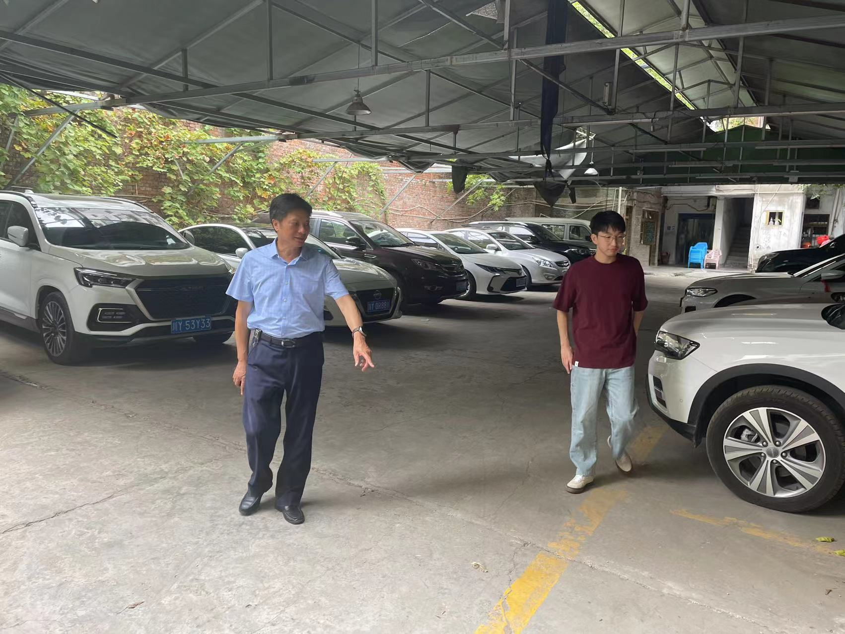 集團黨委書記、董事長許大政深入 “包?！鄙鐓^(qū)開展創(chuàng)文督導(dǎo)工作