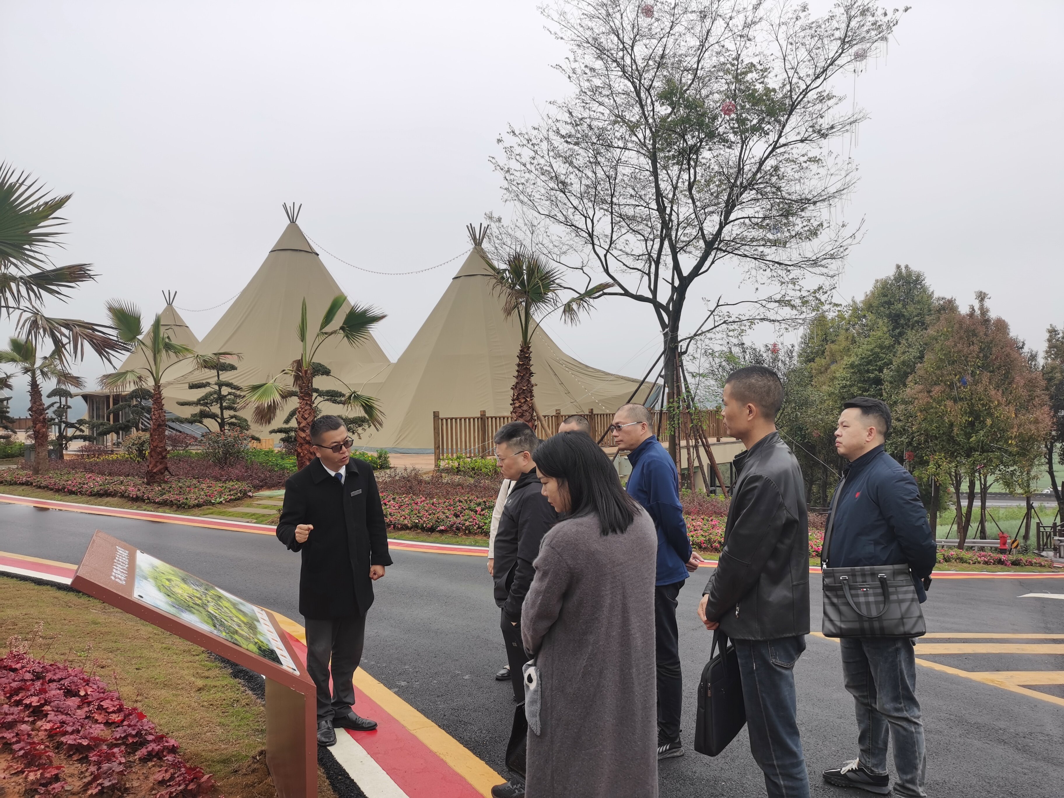 巴中發(fā)展控股集團(tuán)黨委副書記、總經(jīng)理沈鵬帶隊赴云南羅平縣等地考察學(xué)習(xí)