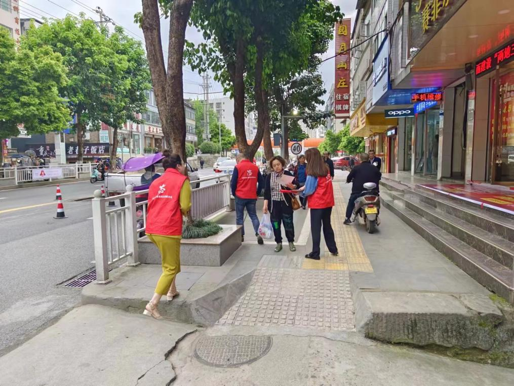 巴中市秦巴農(nóng)業(yè)融資擔保股份有限公司開展“創(chuàng)建文明城市，傳遞文明理念”主題創(chuàng)文宣傳活動